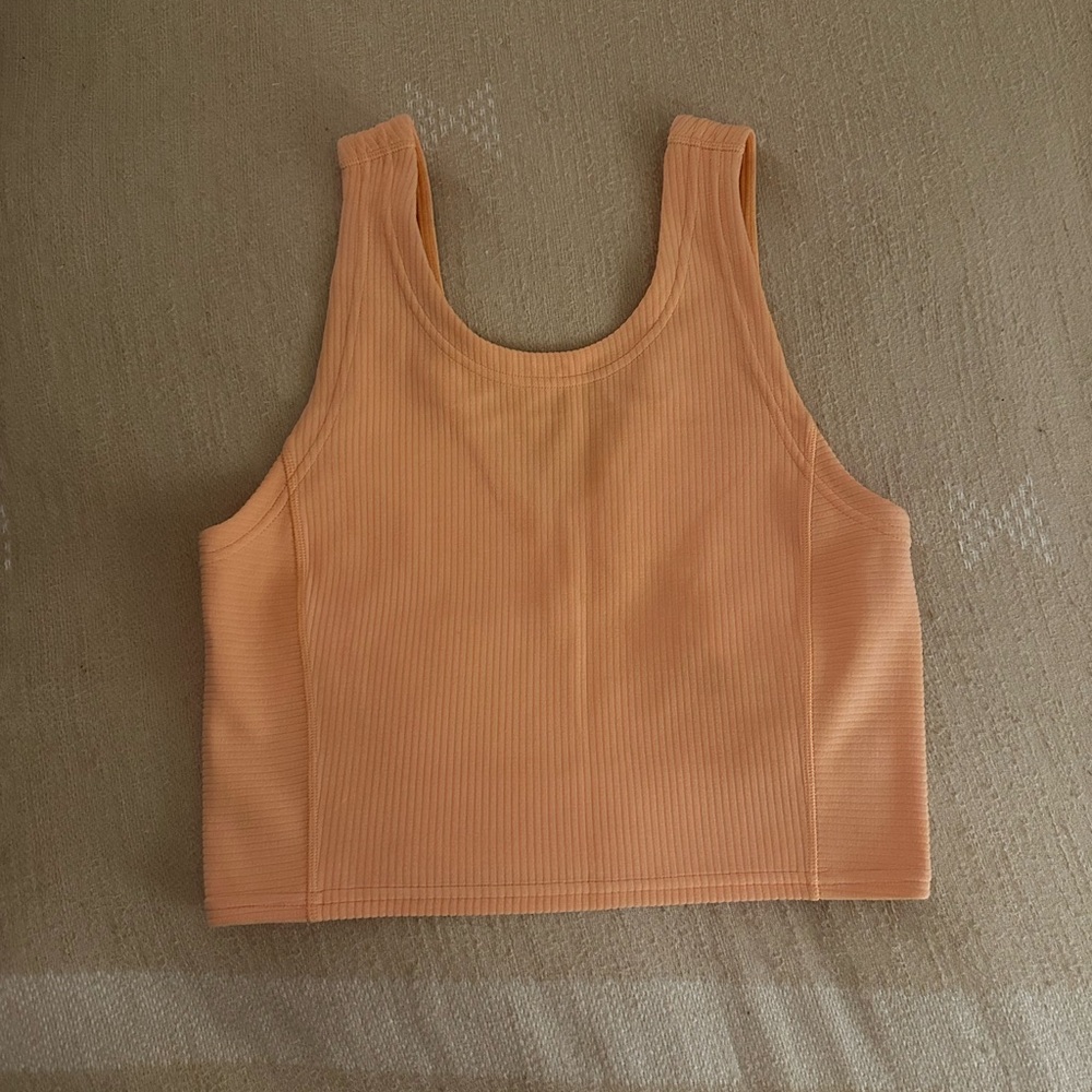 Lululemon workout shirt cropped